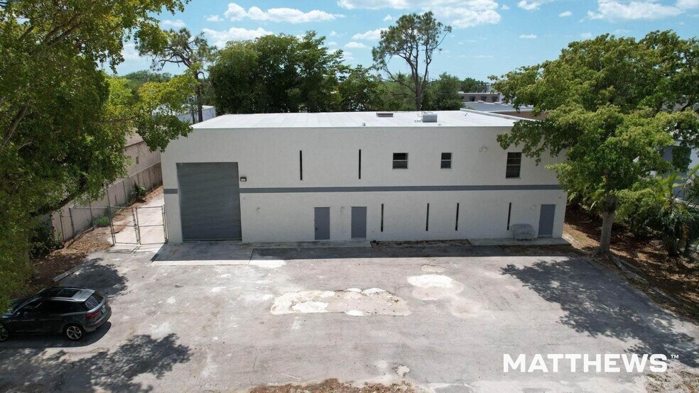 Primary Photo Of 4406 Arnold Ave, Naples Warehouse For Lease