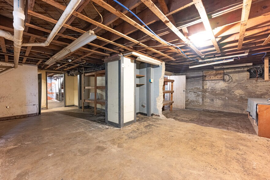 More Photos Of 3000 E 3rd St, Dayton Storefront Retail Residential For Sale