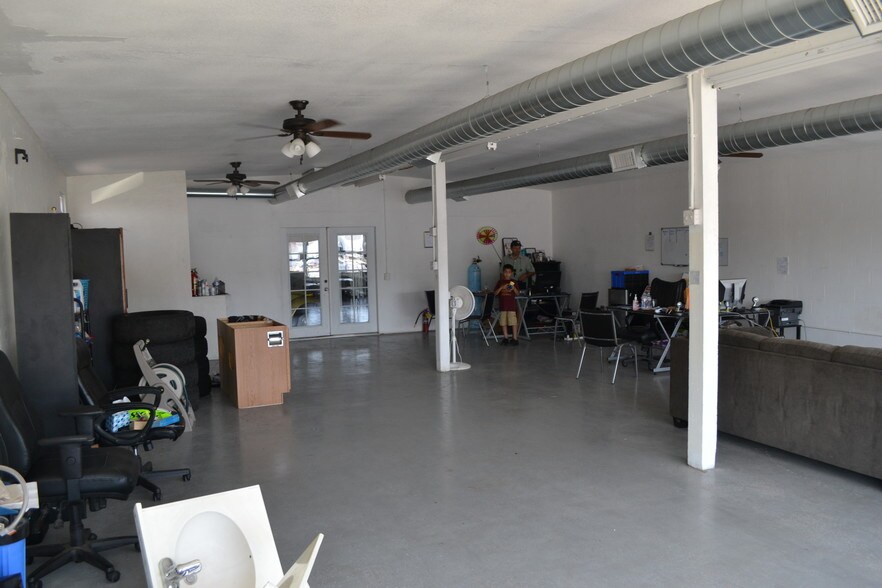 Primary Photo Of 10016 N Cave Creek Rd, Phoenix Warehouse For Lease