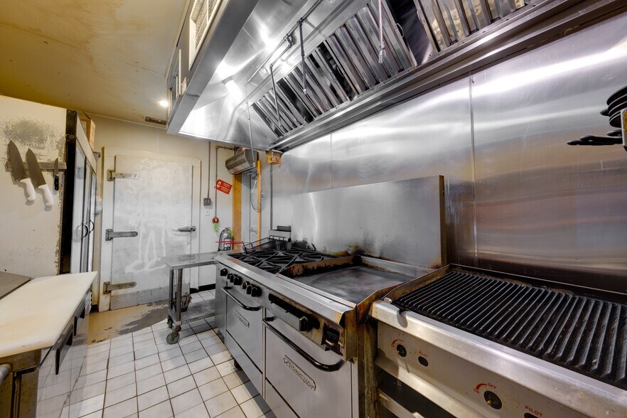 More Photos Of 17589 TX-19 Hwy, Montalba General Retail For Sale