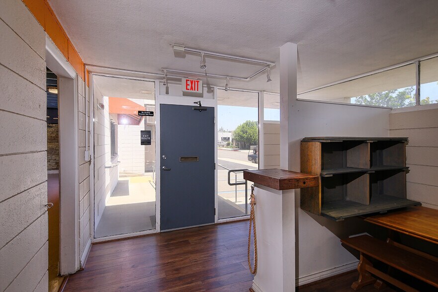More Photos Of 227 W Maple Ave, Monrovia Manufacturing For Lease