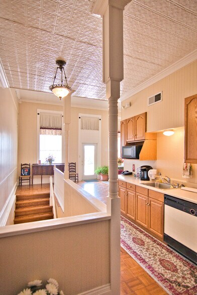 More Photos Of 226 Fort McKavitt St, Mason Hospitality For Sale