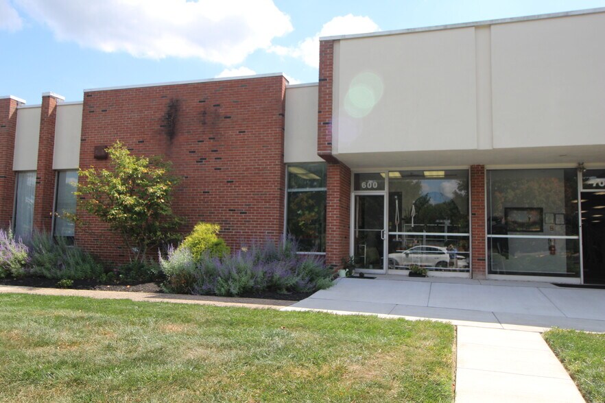 More Photos Of 121 Friends Ln, Newtown Medical For Sale