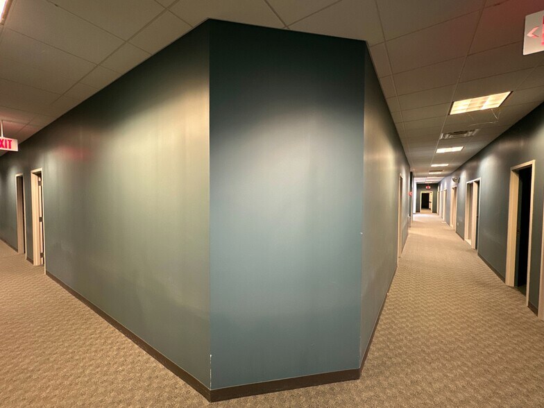 More Photos Of 250 Park West Dr, Pittsburgh Office For Sale