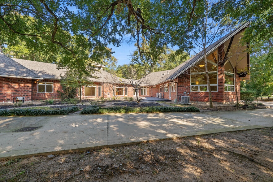 More Photos Of 16621 Hereford Dr, Tomball Flex For Sale