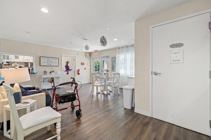 More Photos Of 8207 Forest City Rd, Orlando Assisted Living For Sale