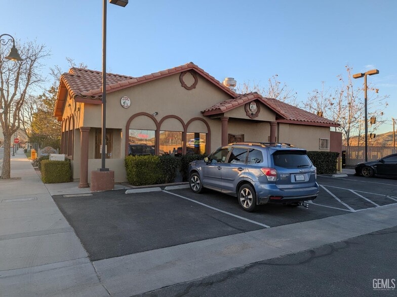 Primary Photo Of 211 E Tehachapi Blvd, Tehachapi General Retail For Sale