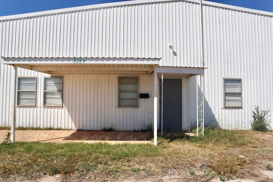 More Photos Of 3224 Industrial Dr, Wichita Falls Manufacturing For Lease