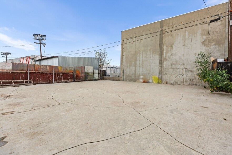 More Photos Of 11285 Goss St, Sun Valley Warehouse For Sale