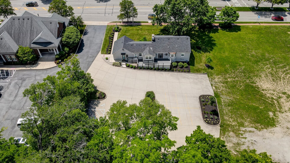 More Photos Of 235 W Franklin St, Centerville Storefront Retail Office For Lease