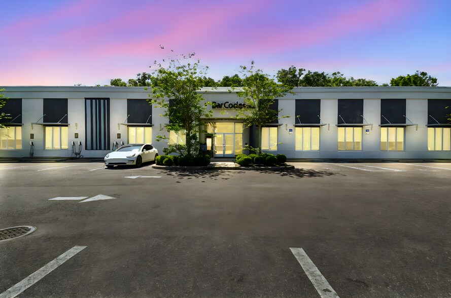 Primary Photo Of 924 Hale Ave, Brooksville Office For Sale