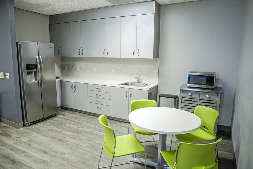 More Photos Of 15260 Ventura Blvd, Sherman Oaks Coworking Space