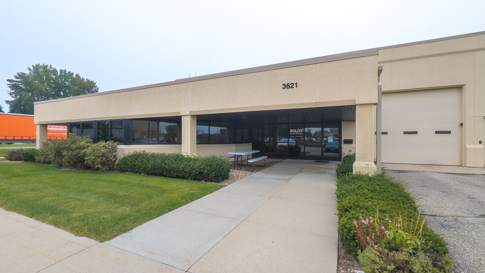 More Photos Of 3621 9th St NW, Rochester Warehouse For Lease