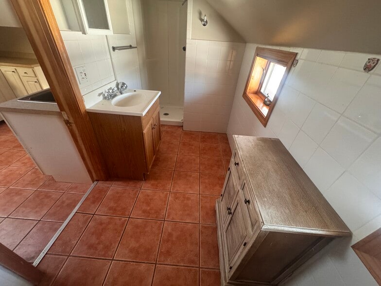 More Photos Of 1705 Columbus Ave, Bay City Restaurant For Sale