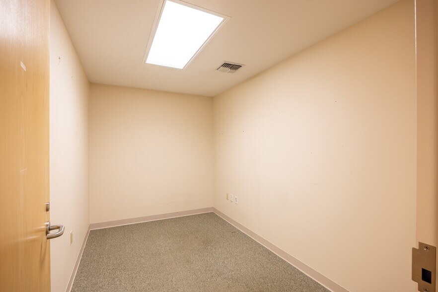 More Photos Of 811 Georgiana St, Port Angeles Medical For Sale