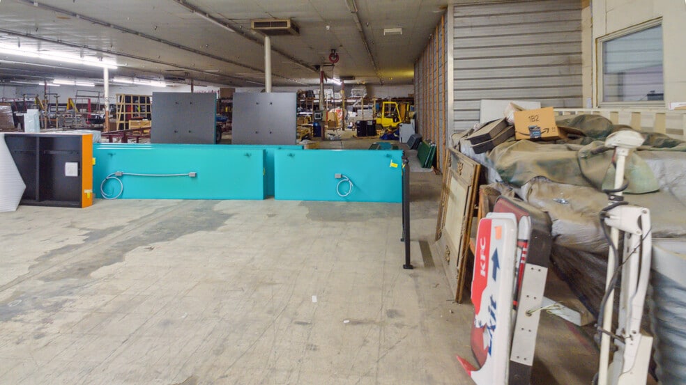 More Photos Of 902 NW Main St, Bunkie Showroom For Sale