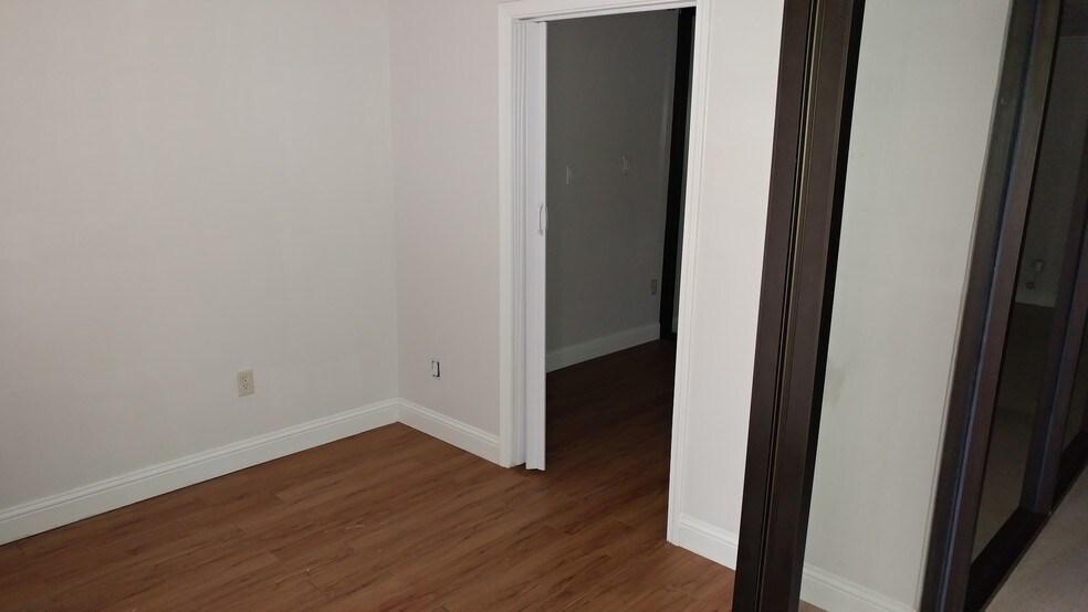 More Photos Of 6713 Broadway, Pearland Freestanding For Lease