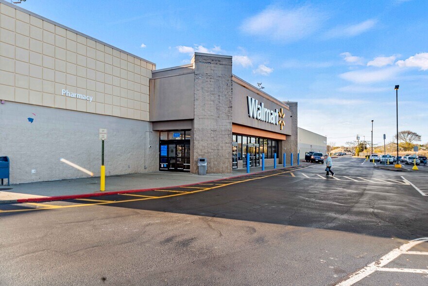 More Photos Of 1-42 Fairhaven Commons Way, Fairhaven Unknown For Lease