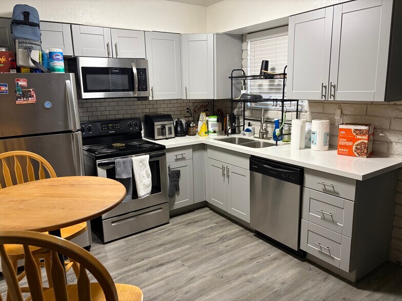 More Photos Of 601-611 S Hardy Dr, Tempe Apartments For Sale
