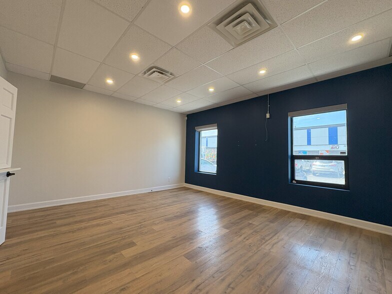 More Photos Of 2710 Lancaster Rd, Ottawa Warehouse For Sale