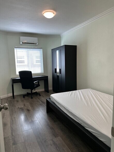 More Photos Of 1161 W 37th Dr, Los Angeles Apartments For Sale