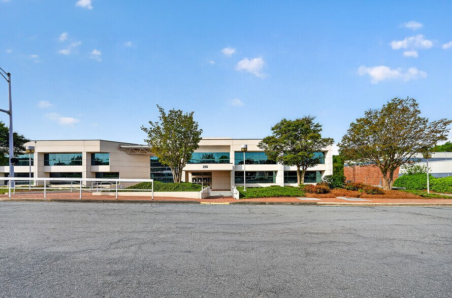 More Photos Of 240-250 Charlois Blvd, Winston-Salem Medical For Lease