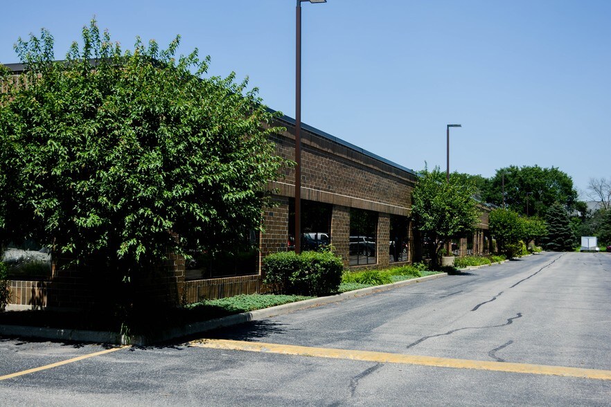 More Photos Of 1230-1258 Allanson Rd, Mundelein Light Manufacturing For Lease