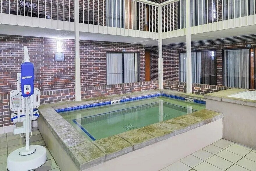 More Photos Of 1607 E Highway 50, Yankton Hotel For Sale