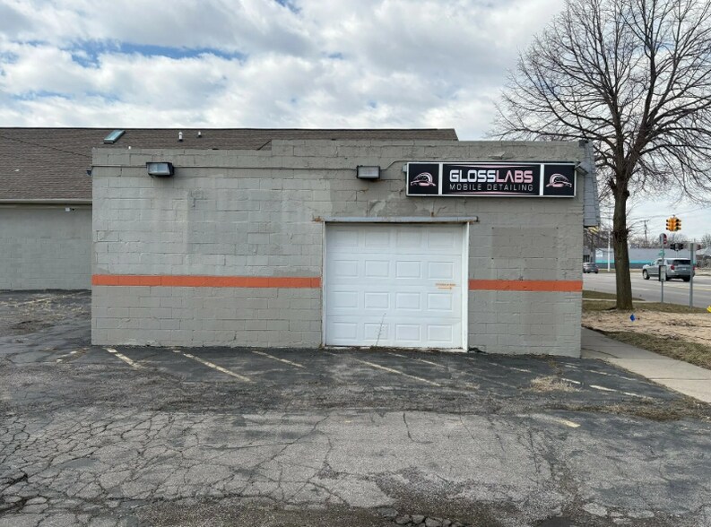 More Photos Of 13117 Eureka Rd, Southgate Freestanding For Lease