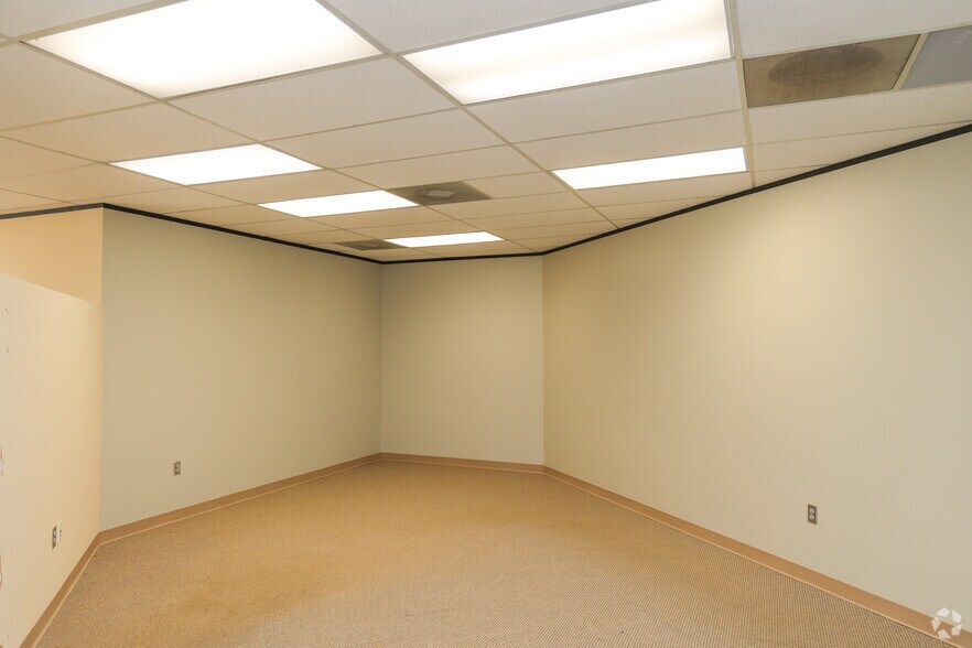 More Photos Of 7500 E Independence Blvd, Charlotte Unknown For Lease