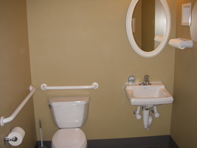 More Photos Of 101-113 NE 19th Dr, Okeechobee Medical For Lease