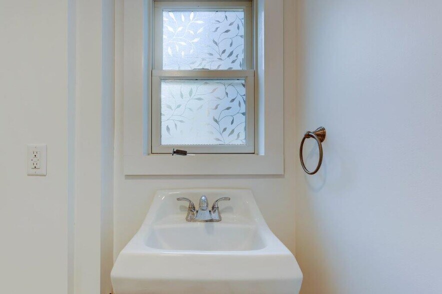 More Photos Of 313 Main St, Wellfleet Storefront Retail Residential For Sale