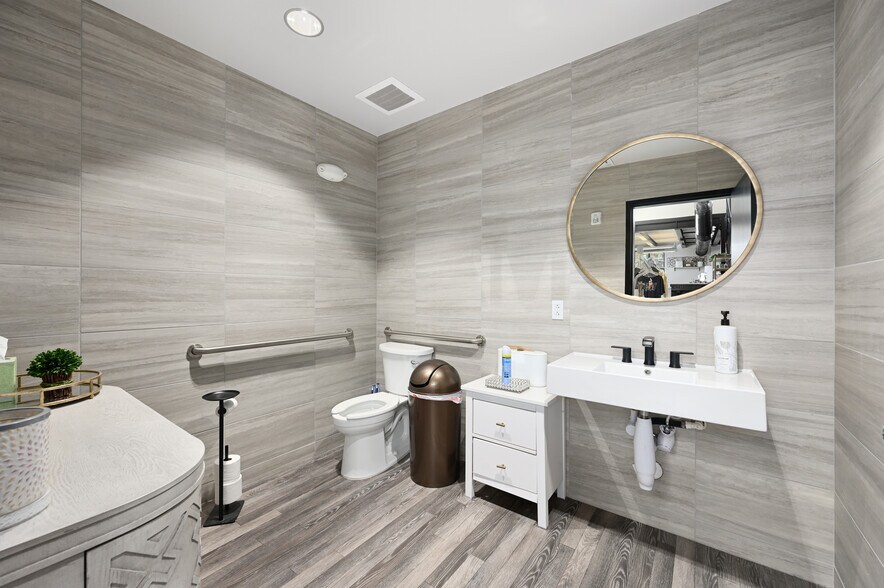 More Photos Of 901 N Vista Ridge Blvd, Cedar Park General Retail For Sale