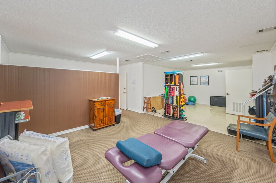 More Photos Of 1078 S Ferdon Blvd, Crestview Medical For Sale