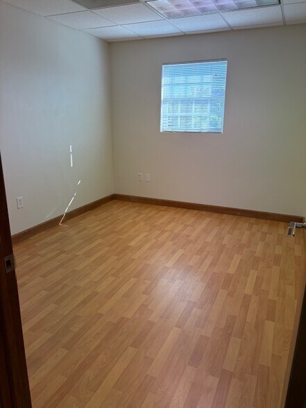 More Photos Of 2201-2225 N Commerce Pky, Weston Unknown For Lease