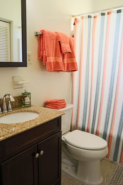 More Photos Of 172 N County Rd, Palm Beach Apartments For Sale