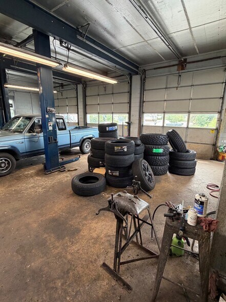 More Photos Of 1529 E Philadelphia Ave, Gilbertsville Auto Repair For Sale