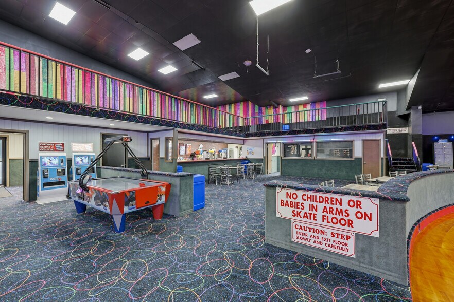 More Photos Of 357 NW Hall Of Fame Dr, Lake City Skating Rink For Sale