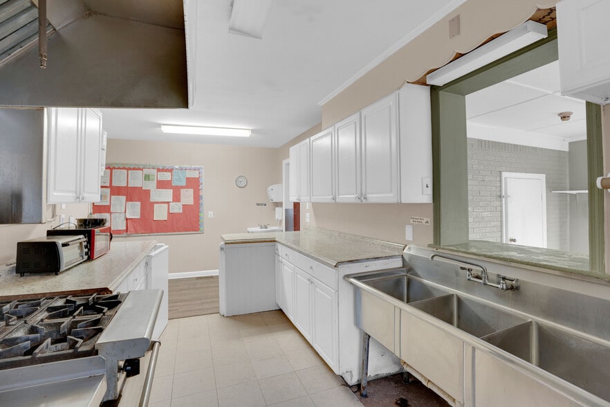 More Photos Of 2306 Forrest St, Cayce Assisted Living For Sale