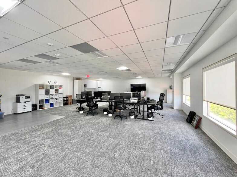 More Photos Of 800 S Douglas Rd, Coral Gables Office For Lease