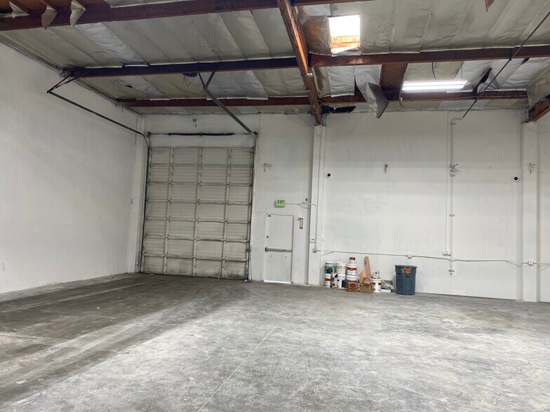 21333 Deering Ct, Canoga Park, CA 91304 Industrial For Lease
