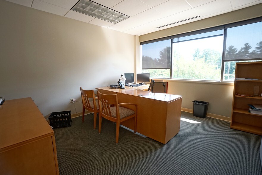 More Photos Of 6 Trafalgar Sq, Nashua Office For Lease