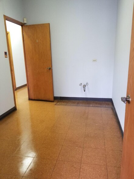 More Photos Of 611-625 Wentworth Ave, Calumet City Unknown For Sale