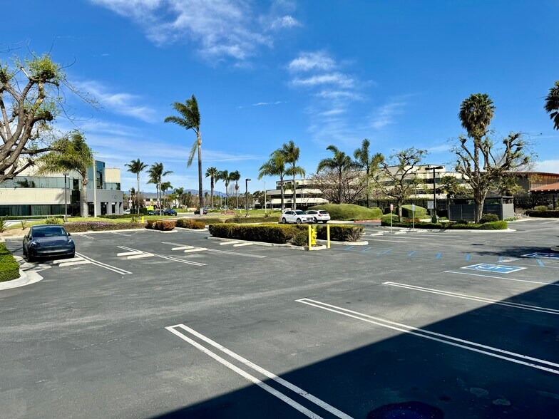 More Photos Of 2320-2350 Wankel Way, Oxnard Medical For Lease