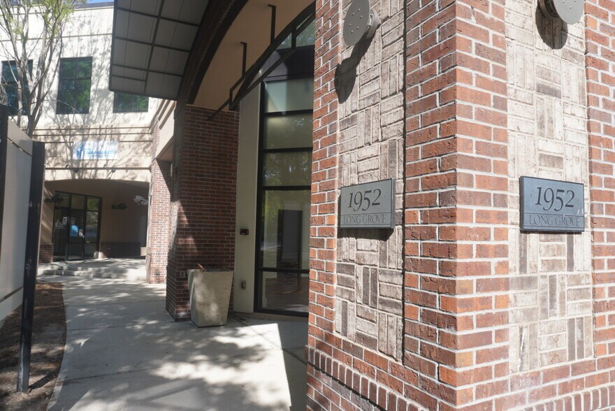 More Photos Of 1952 Long Grove Dr, Mount Pleasant Storefront Retail Office For Lease