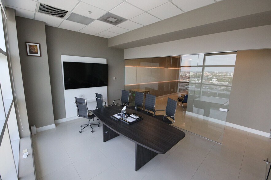 More Photos Of 175 SW 7th St, Miami Medical For Sale