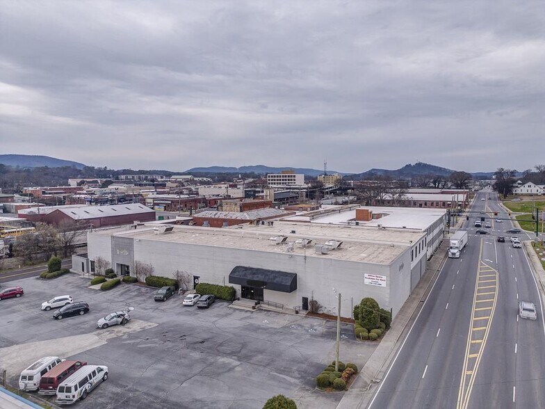 More Photos Of 416 S Glenwood Ave, Dalton Light Manufacturing For Sale