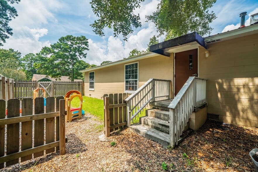 More Photos Of 1215 Hobart Ave, Charleston Office For Sale