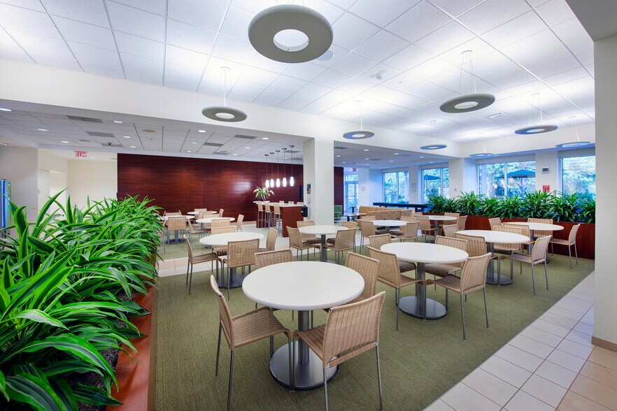 More Photos Of 9927 Delaney Lake Dr, Tampa Office For Sale