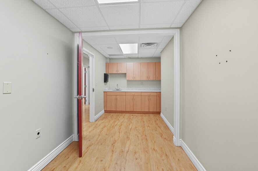 More Photos Of 916-920 W Market St, Lima Medical For Sale